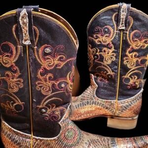 Leather and snakeskir cowboy boots, El General embroidered western boots